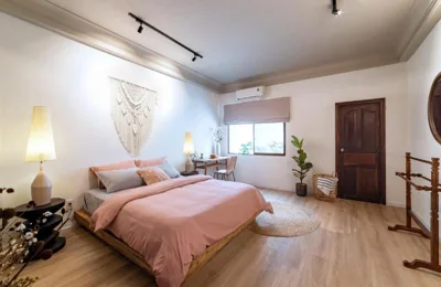 Deluxe Queen Room — AYA Homestay 3